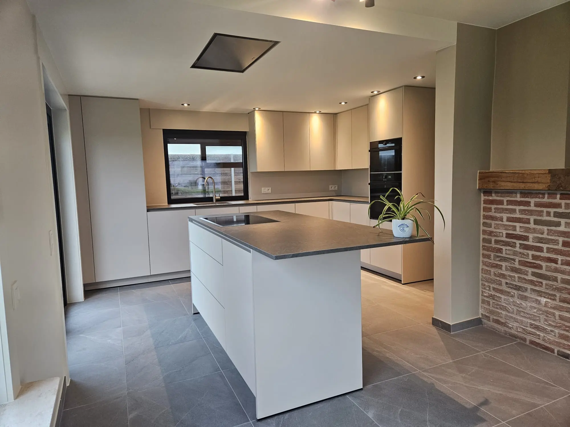Renovatie benedenverdieping met open leefruimte in Kuurne